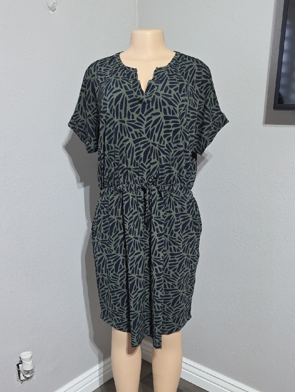 Banana Republic Leaf-Pattern Drawstring Waist Tunic Dress - Size L